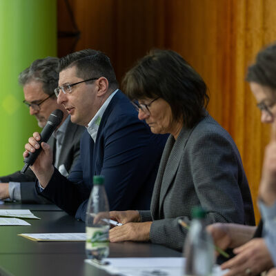 Landrat Thomas Hennig er&ouml;ffnet die Veranstaltung