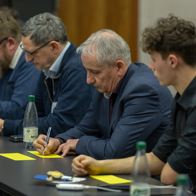 Die Teilnehmer erfassen ihre Ideen und Visionen.