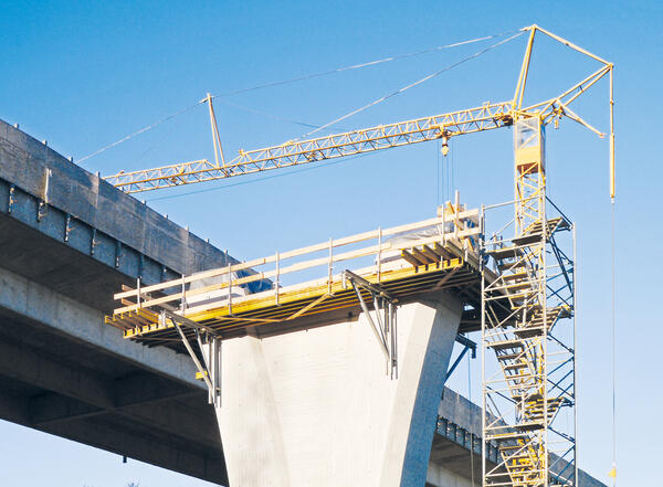 Bild vergr&ouml;&szlig;ern: Das Bild zeigt die Raumbachtalbr&uuml;cke. Diese war Verkehrsprojekt des letzten Jahrzehnts an der Umgehungsstra&szlig;e Reichenbach im Bereich Heinsdorfergrund.