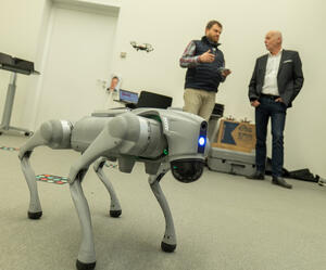Bild vergr&ouml;&szlig;ern: Roboterhund