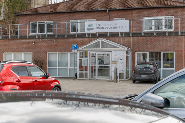 Bild vergr&ouml;&szlig;ern: Die Kfz-Zulassungs- und F�hrerscheinstelle in Plauen.