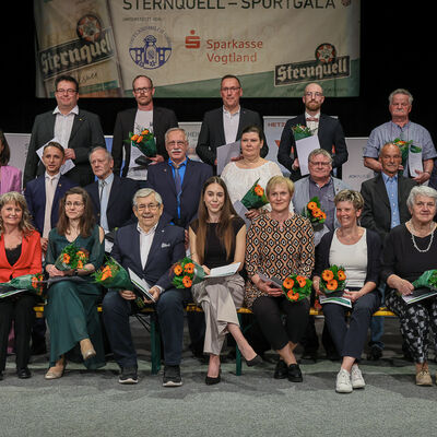 Bild vergr&ouml;&szlig;ern: Gruppenfoto der Vereinshelden.
