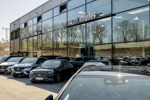 Bild vergr&ouml;&szlig;ern: Das moderne Geb&auml;ude wurde als Niedrigenergiehaus konzipiert, mit aufwendiger W&auml;rmed&auml;mmung und einer Photovoltaikanlage.