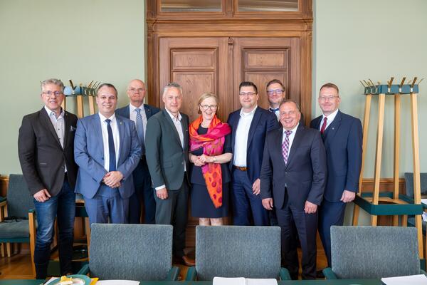 Bild vergr&ouml;&szlig;ern: Die Mitglieder des Regionalkonvent posieren f�r ein Foto.