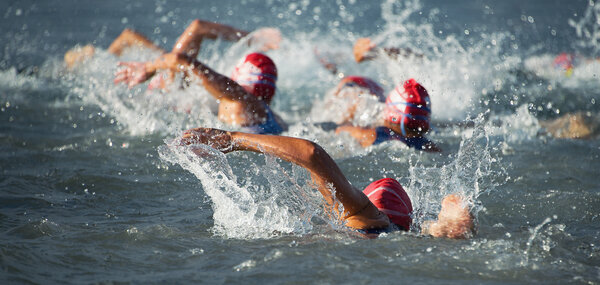 Bild vergr&ouml;&szlig;ern: Triathlon-Athleten