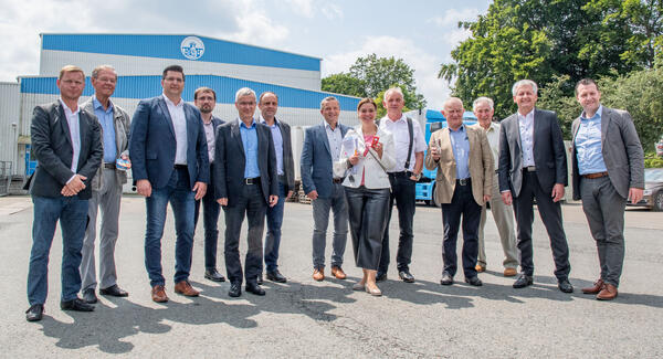 Bild vergr&ouml;&szlig;ern: Zu sehen sind Mitglieder der Landunion im Gruppenbild
