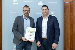Bild vergr&ouml;&szlig;ern: Michael Frisch B&uuml;rgermeister von Rosenbach und Landrat Thomas Hennig