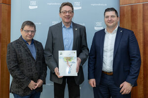 Bild vergr&ouml;&szlig;ern: Veit Bursian Ortsvorsteher von Rotschau, Oberb&uuml;rgermeister Henry Ru&szlig; und Landrat Thomas Hennig