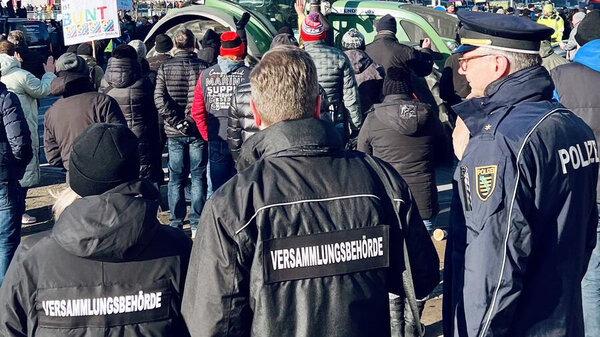 Bild vergr&ouml;&szlig;ern: Die Versammlungsbeh�rde des Vogtlandkreises im Einsatz.