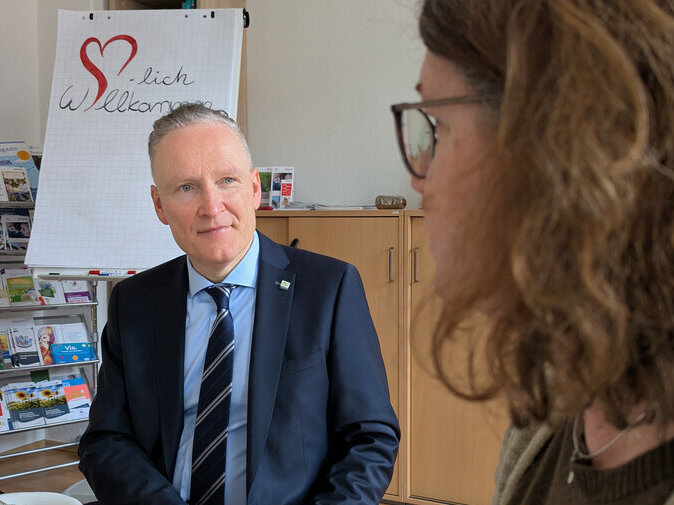 Dr. Axel Steinbach im Gespr&auml;ch.