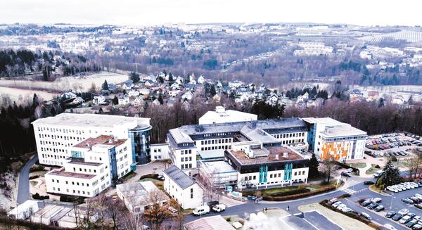 Bild vergr&ouml;&szlig;ern: Blick auf das Klinikum Oberg&ouml;ltzsch