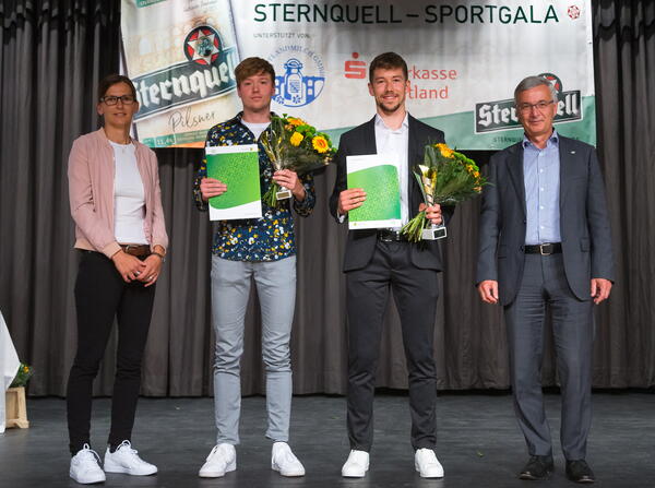 Bild vergr&ouml;&szlig;ern: M&auml;nner: 1. Platz - Michael Roth (Eisschnelllauf, TSV &raquo;Vorw&auml;rts&laquo; Mylau 1891)
2. Platz - Philipp Dressel-Putz (Triathlon, SC Plauen 06)
3. Platz - Lukas Jakubczyk (Leichtathletik/Sprint, SC Syrau 1919)