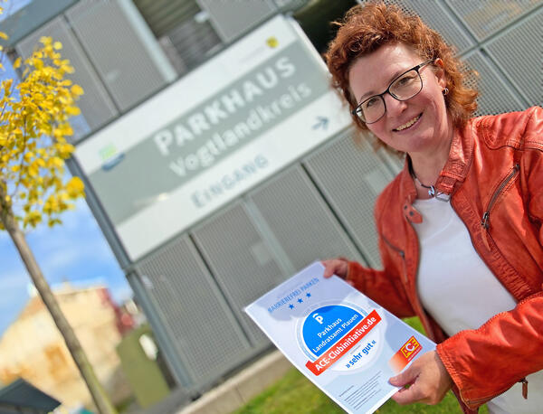 Bild vergr&ouml;&szlig;ern: Auf dem Bild sieht man Katrin Borst, Sachgebietsleiterin Immobilienmanagement. Sie freut sich �ber die Auszeichnung.