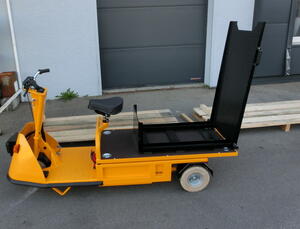 Bild vergr&ouml;&szlig;ern: Der neu angeschaffte Plattenwagen zum Einfahren mit Rollstuhlfahrern in die Grube Tannenberg.